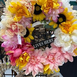Love lives here wreath wall/door decor